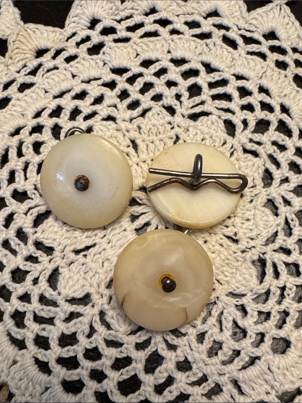 Antique-like Detachable Mother-of-Pearl-like Metal Shank Button